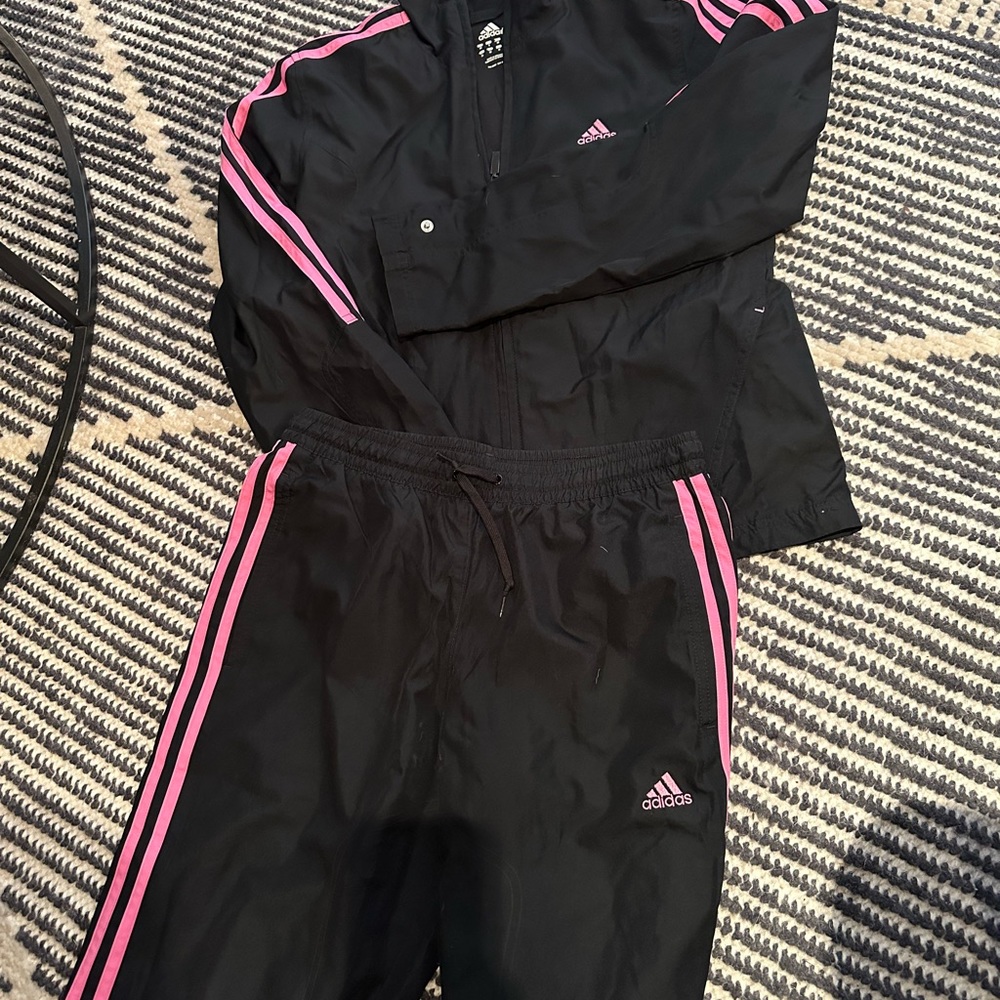 Adidas set like brand new. Good condition